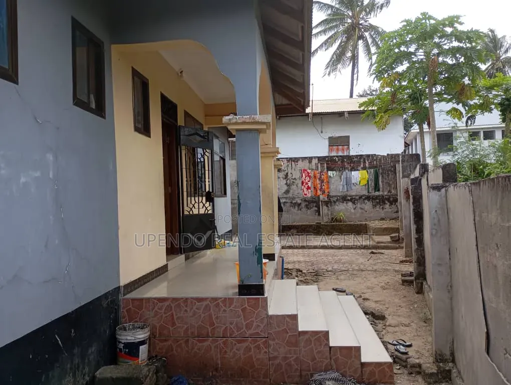 3bdrm House in Kwa Robert Goba for sale