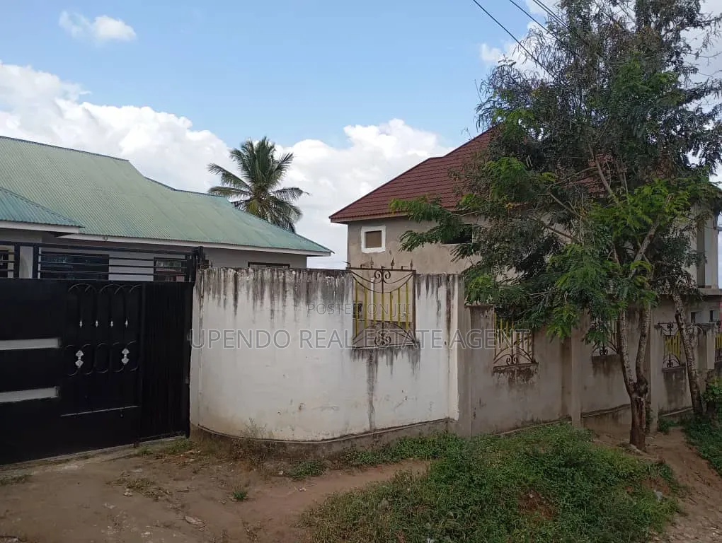 3bdrm House in Kwa Robert Goba for sale
