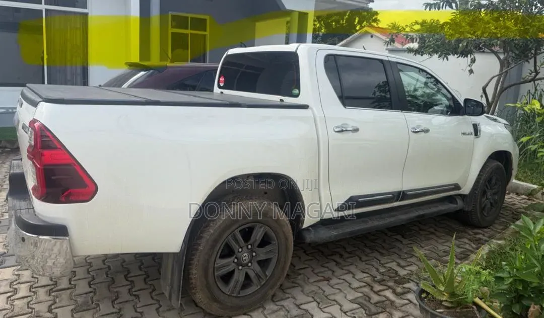 Toyota Hilux 2020 White