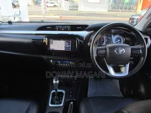 Toyota Hilux 2020 White