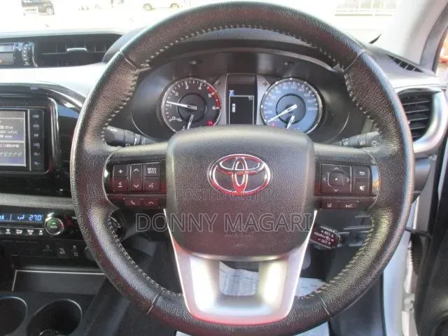 Toyota Hilux 2020 White