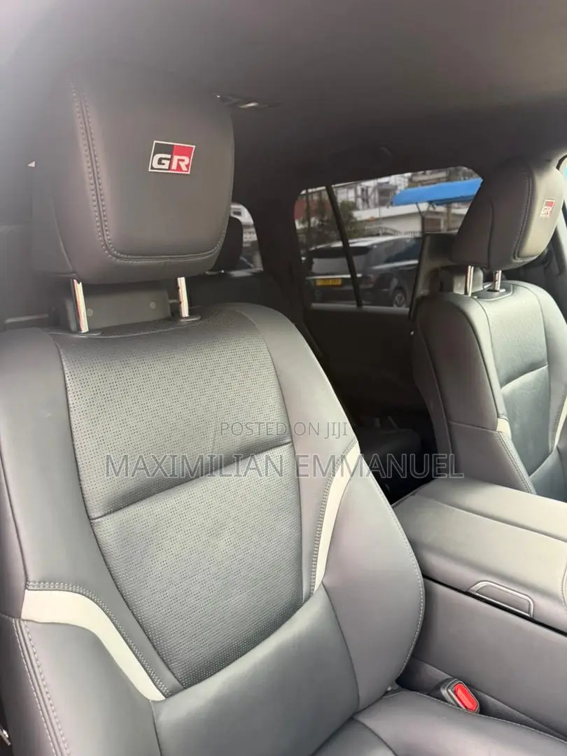 Toyota Land Cruiser 2024 Gray