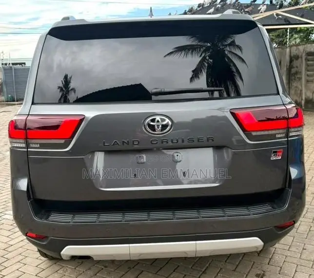 Toyota Land Cruiser 2024 Gray