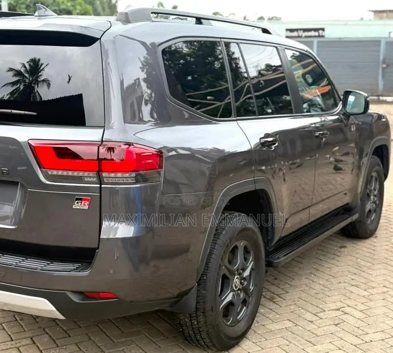Toyota Land Cruiser 2024 Gray