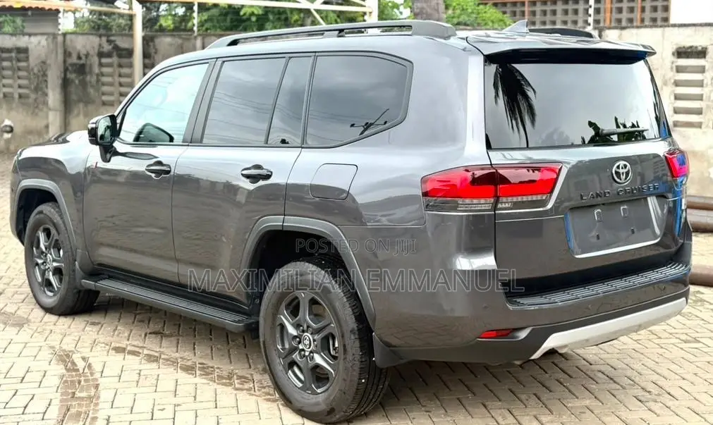 Toyota Land Cruiser 2024 Gray