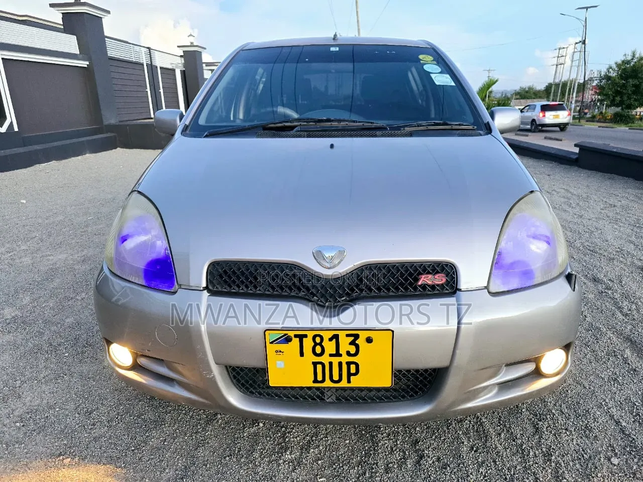 Toyota Vitz 2004 Silver
