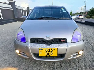 Toyota Vitz 2004 Silver