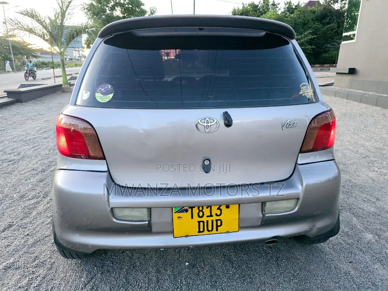 Toyota Vitz 2004 Silver