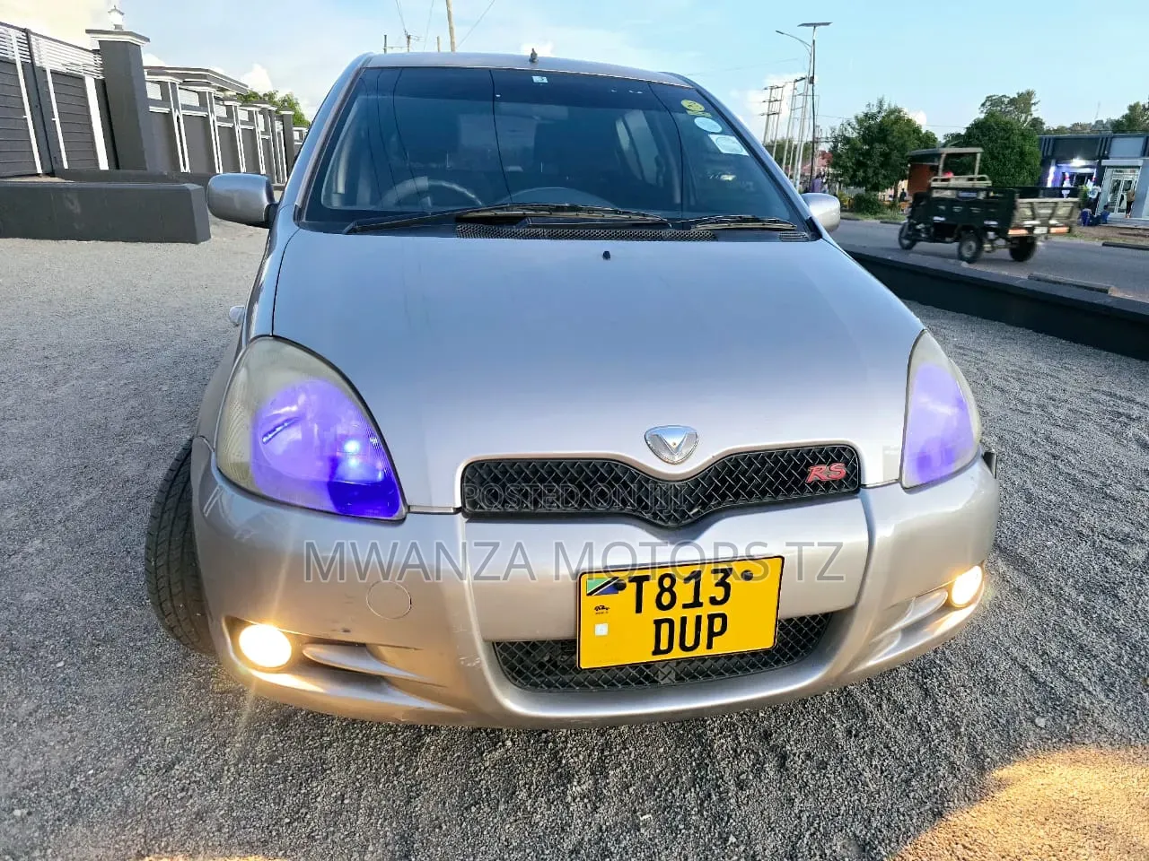Toyota Vitz 2004 Silver