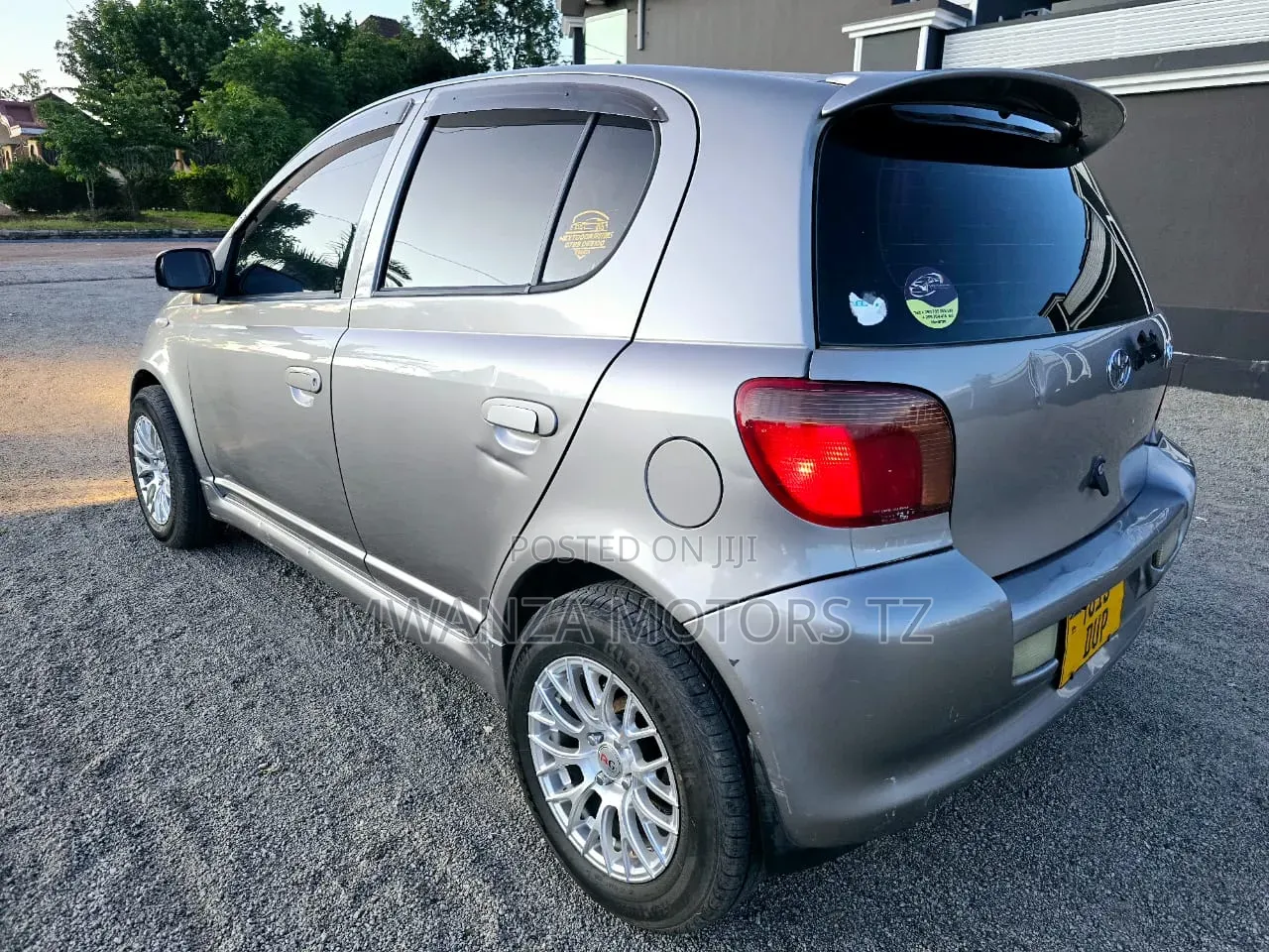 Toyota Vitz 2004 Silver