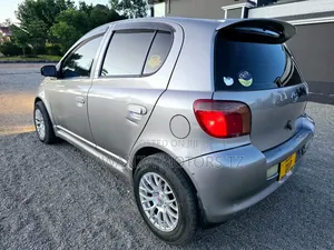 Toyota Vitz 2004 Silver