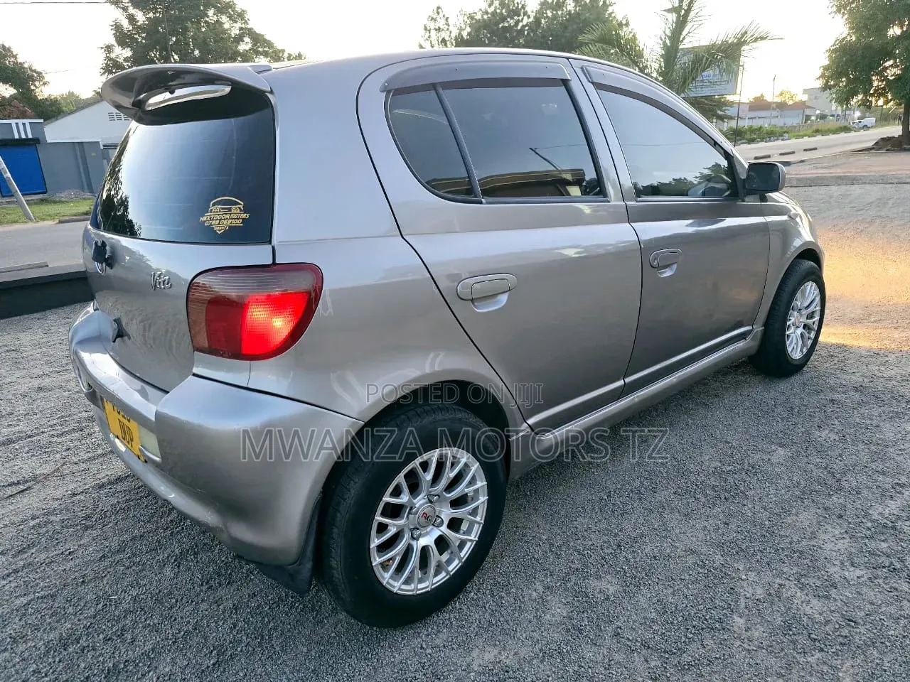 Toyota Vitz 2004 Silver