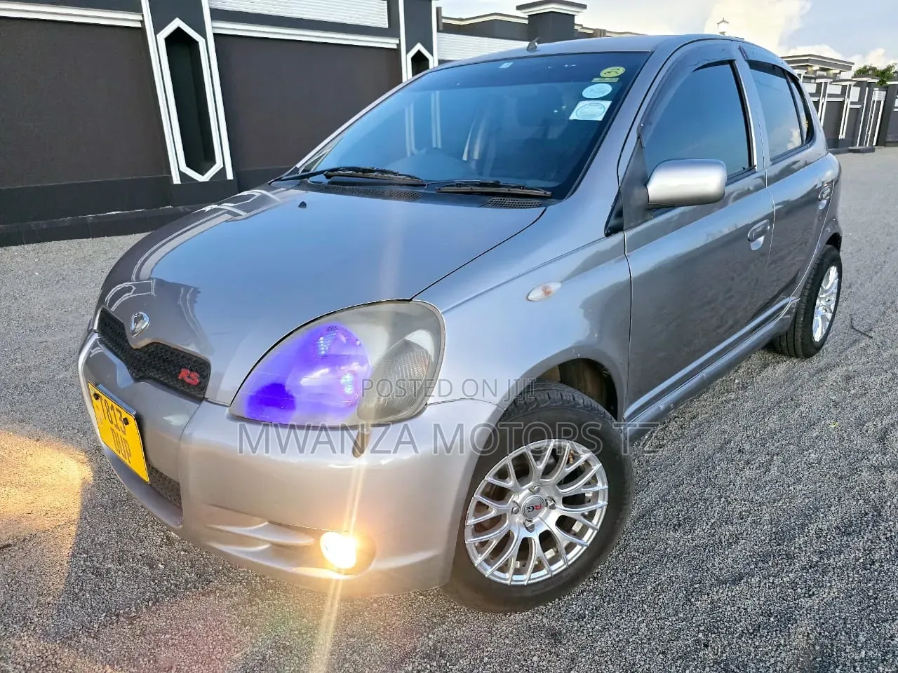 Toyota Vitz 2004 Silver