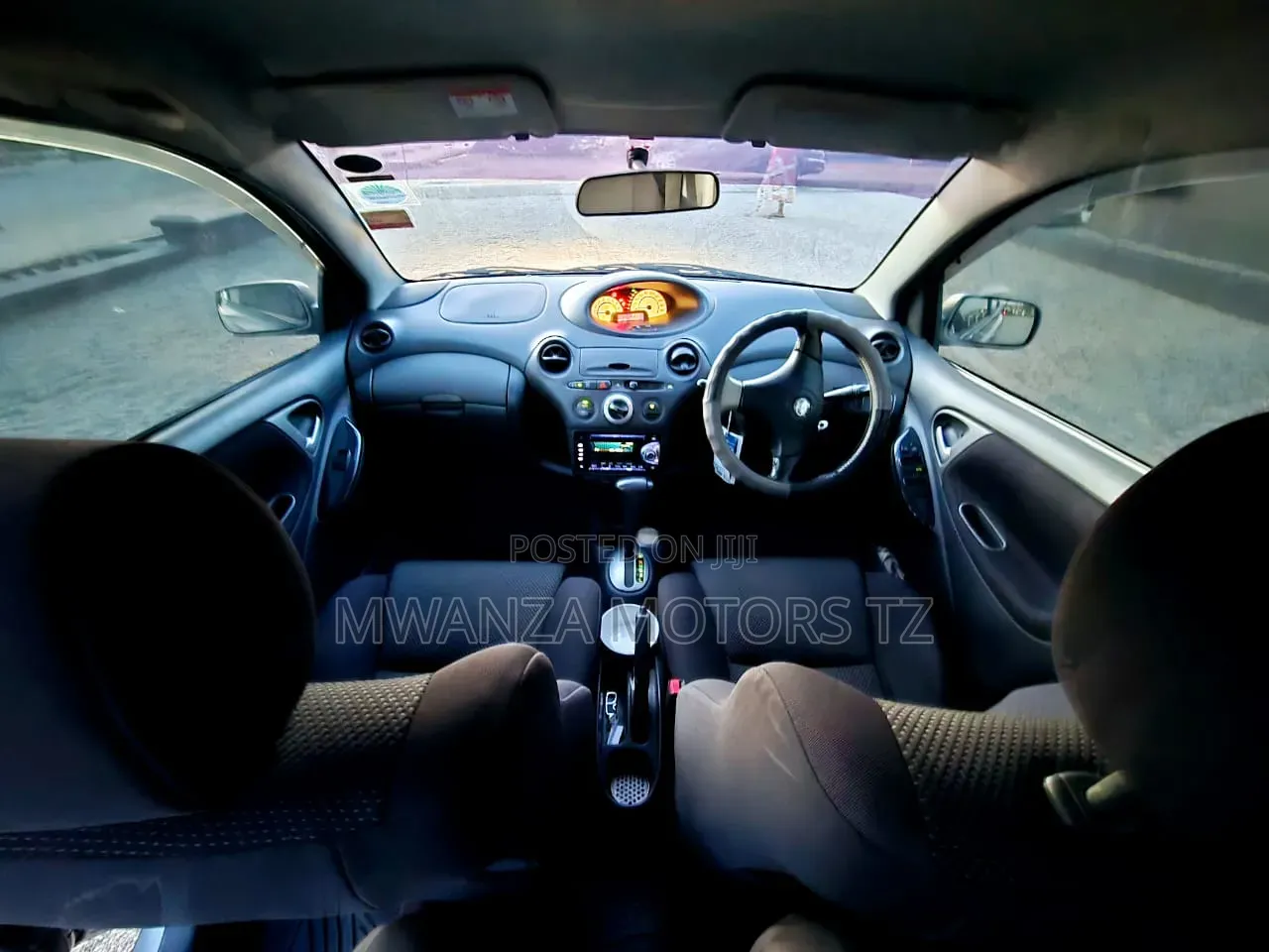 Toyota Vitz 2004 Silver