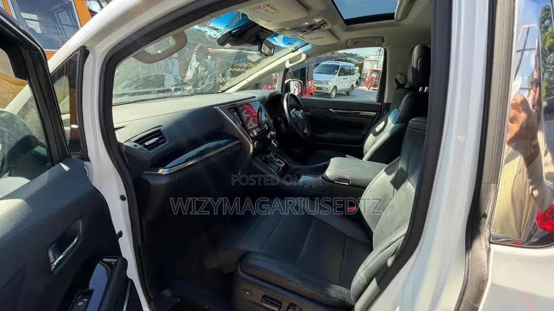 Toyota Alphard 2.5 Petrol AWD 2019 White