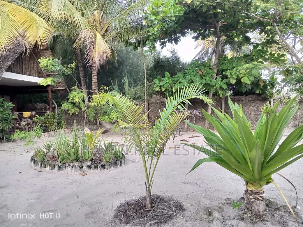 Furnished 7bdrm Apartment in Magharibi for sale