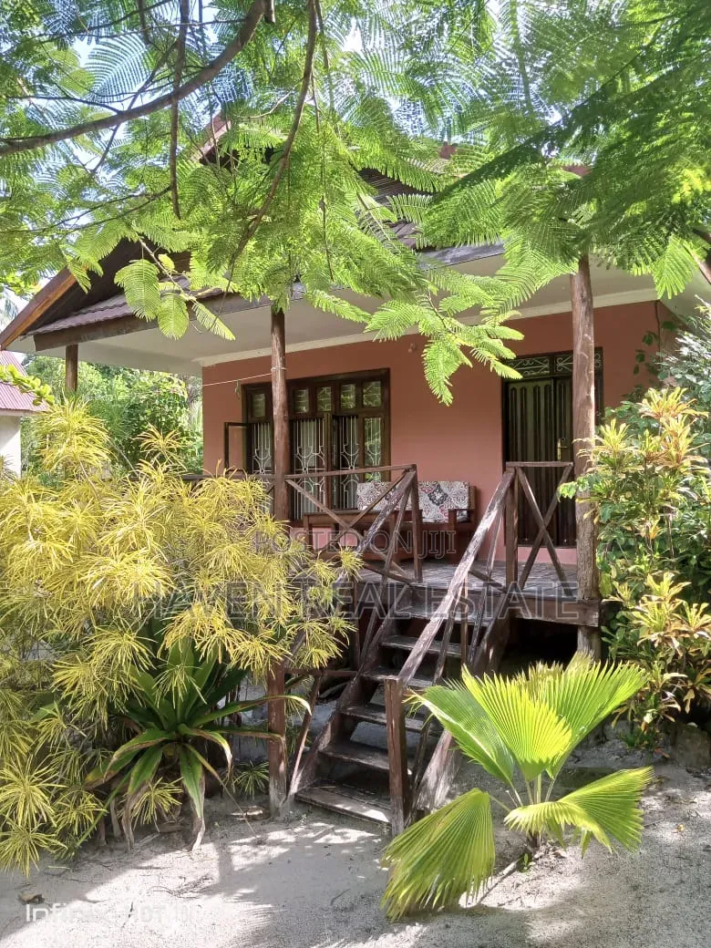 Furnished 7bdrm Apartment in Magharibi for sale