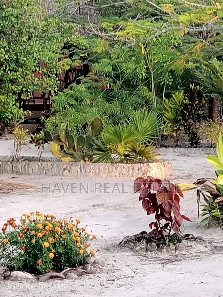 Furnished 7bdrm Apartment in Magharibi for sale