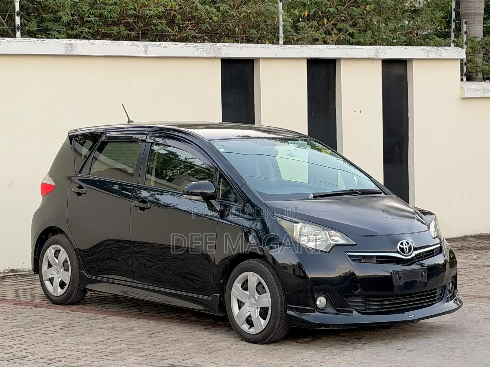 Toyota Ractis 2012 Black