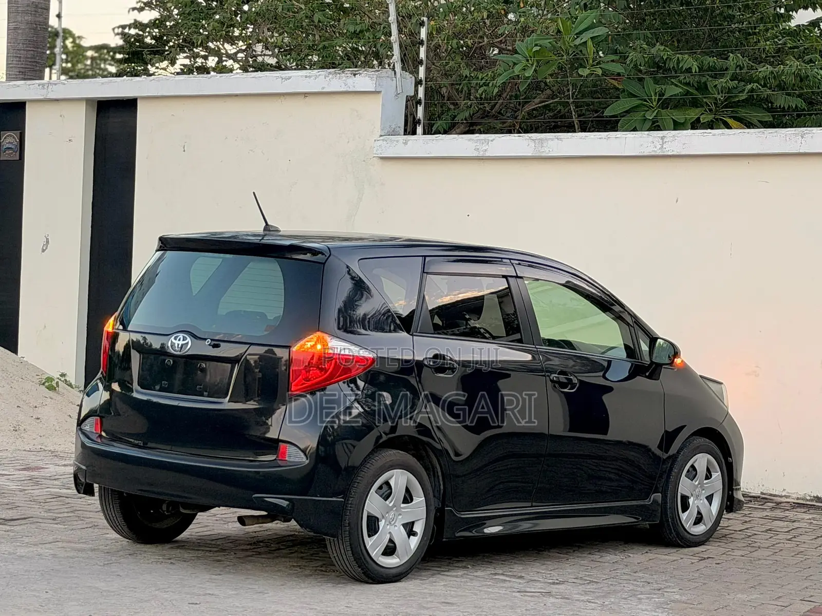 Toyota Ractis 2012 Black