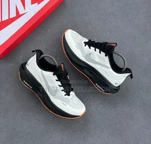 Zoom Nike Sneakers __
