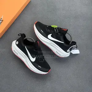 Zoom Nike Sneakers __