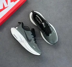 Zoom Nike Sneakers __