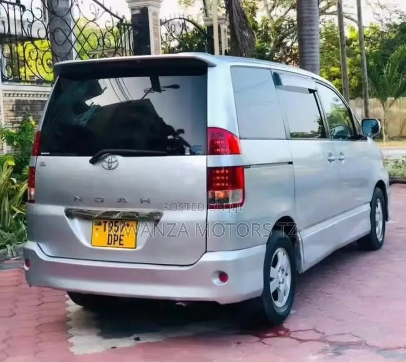 Toyota Noah 2006 Silver