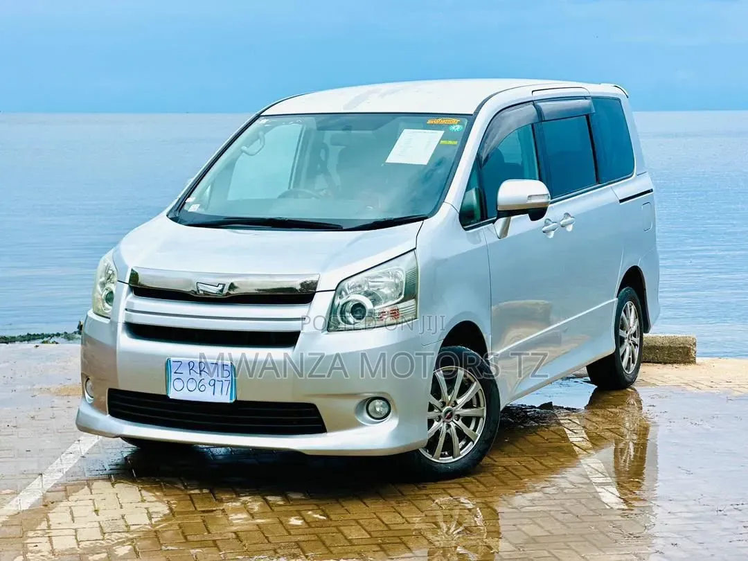 Toyota Noah 2008 Silver