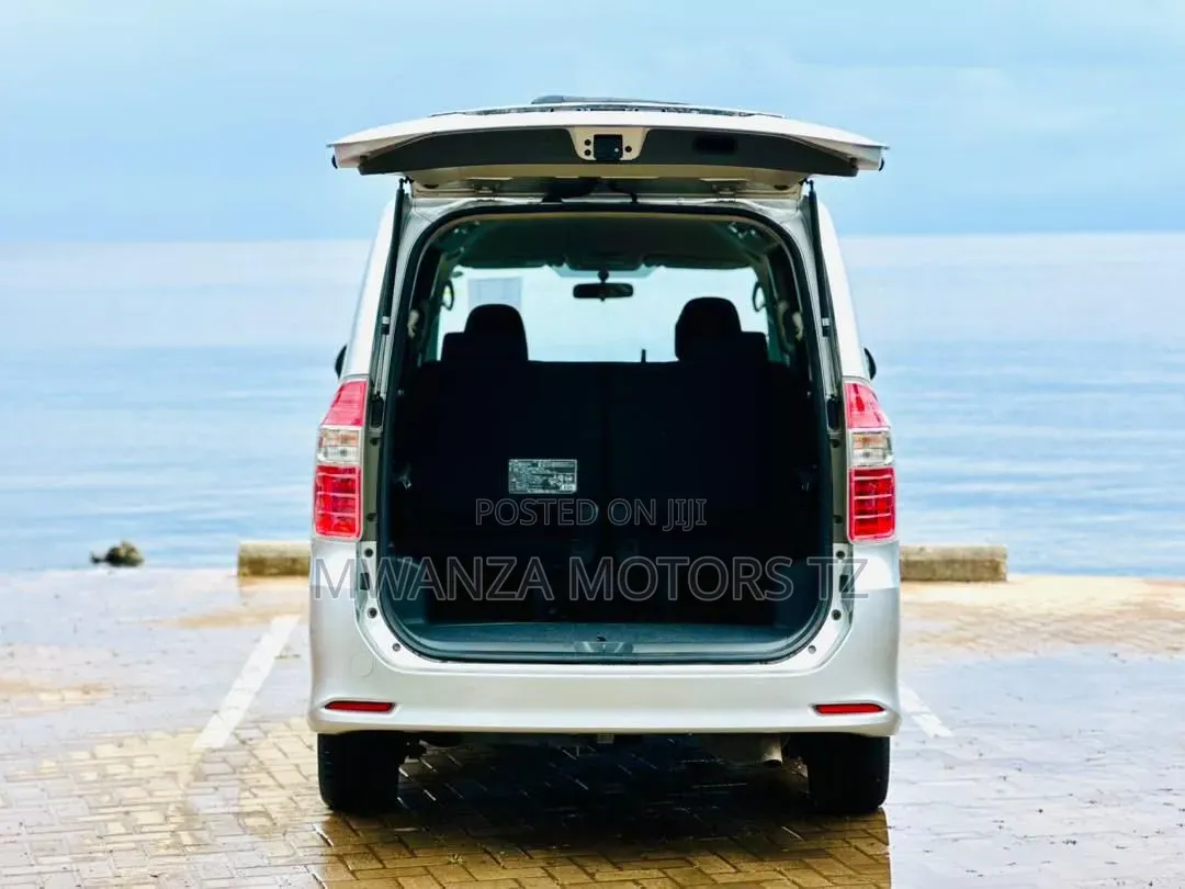 Toyota Noah 2008 Silver