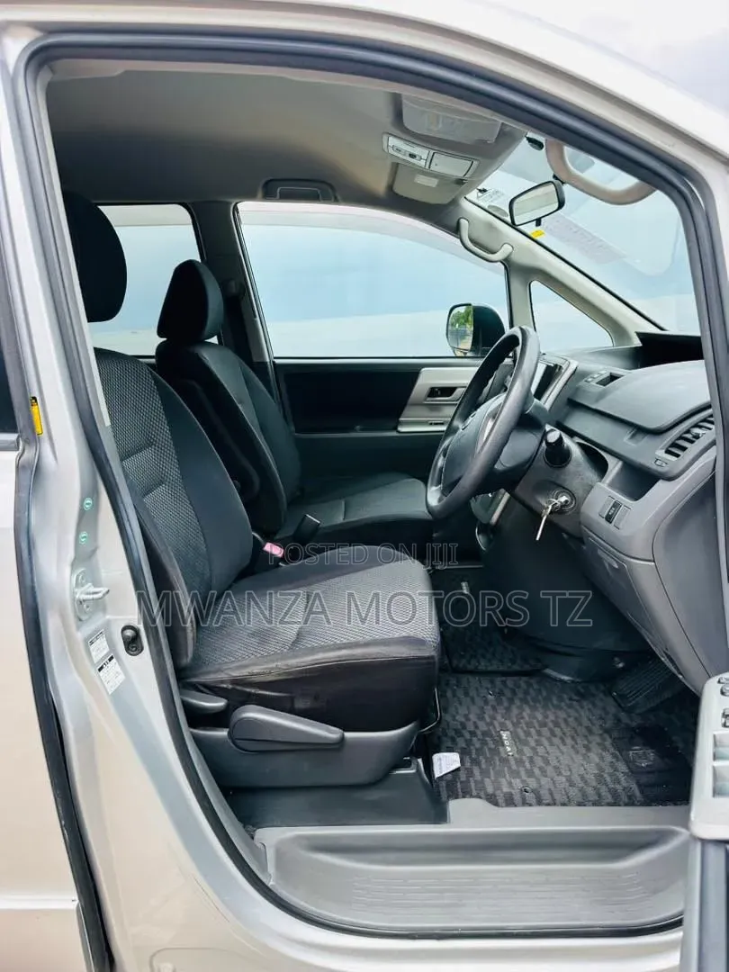 Toyota Noah 2008 Silver