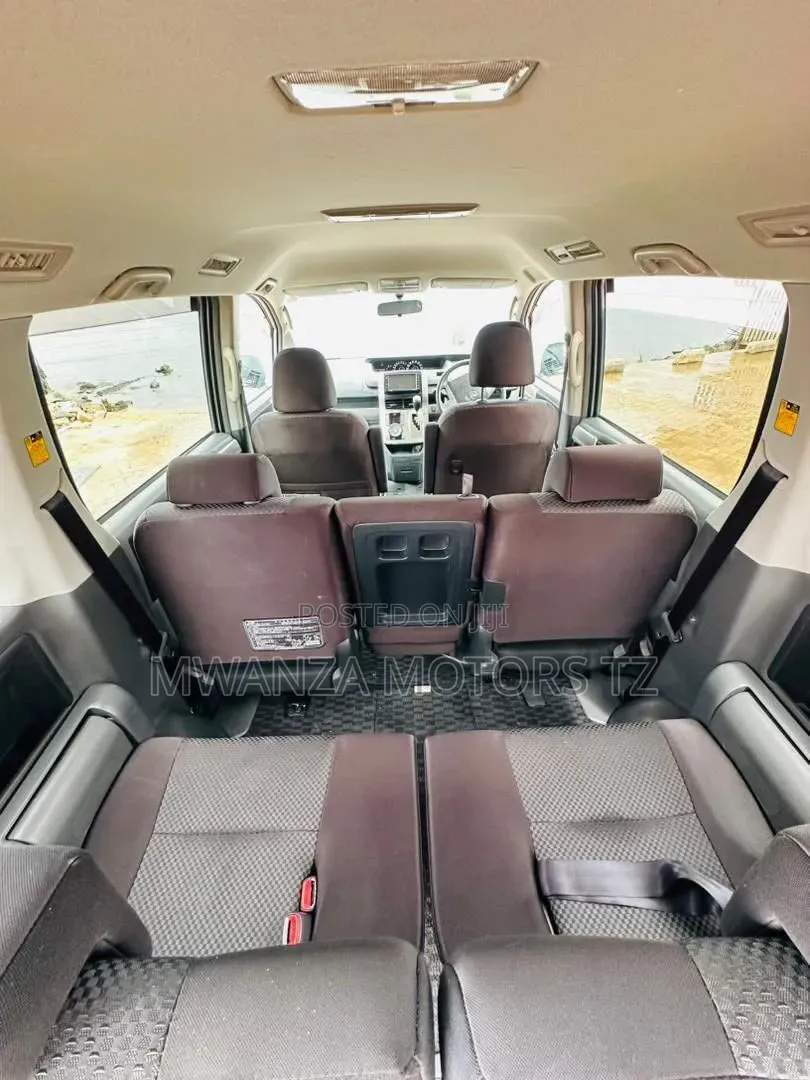 Toyota Noah 2008 Silver