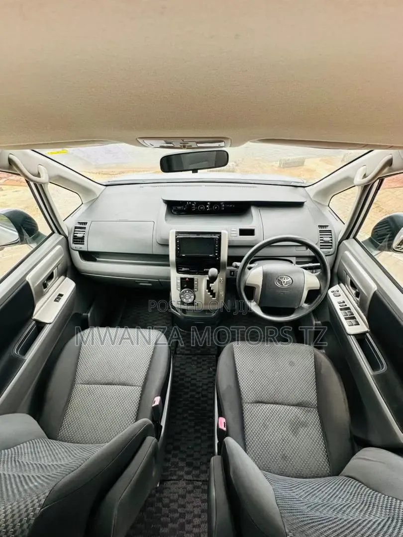 Toyota Noah 2008 Silver