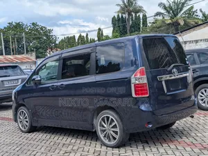 Toyota Noah 2008 Blue