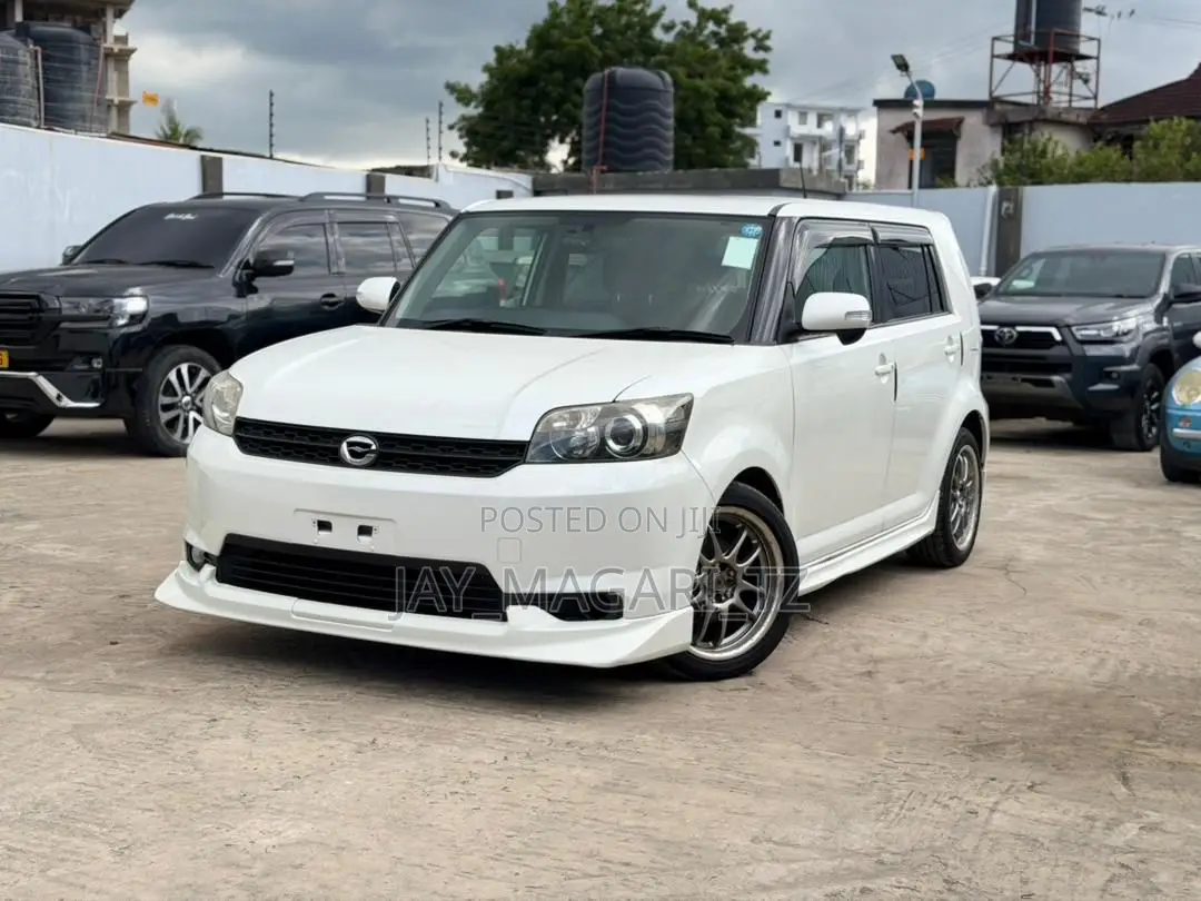 Toyota Corolla Rumion 2011 White