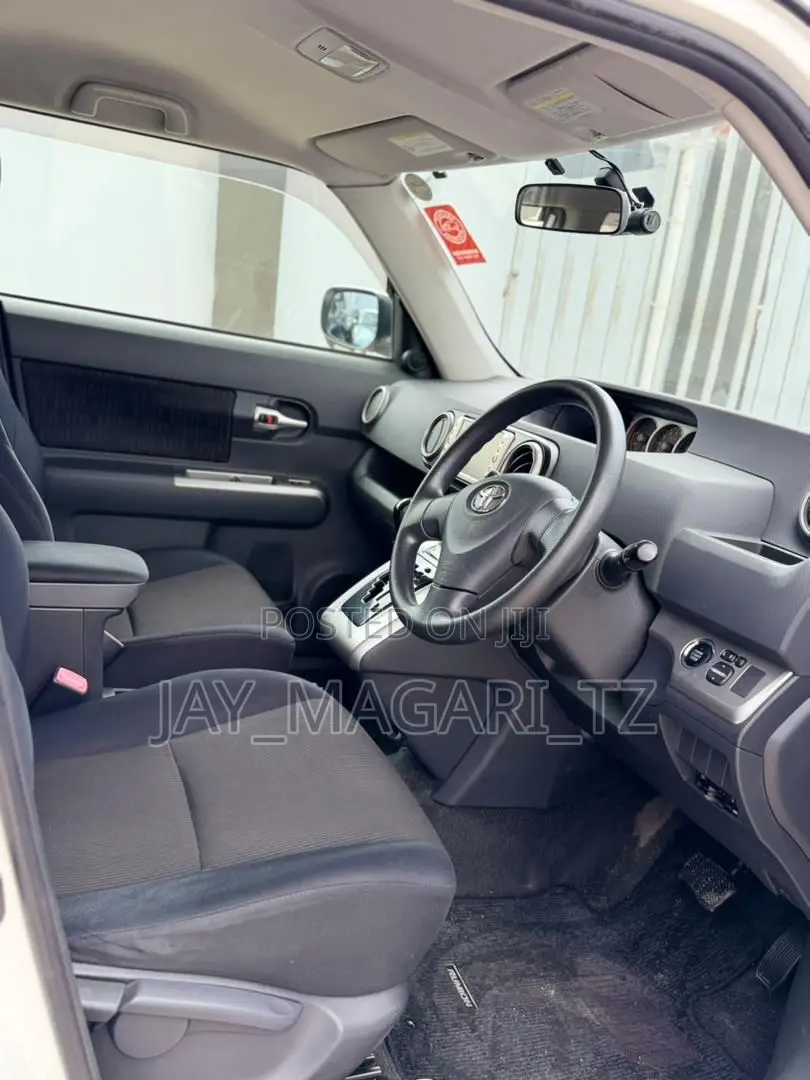 Toyota Corolla Rumion 2011 White