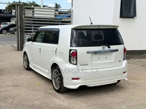 Toyota Corolla Rumion 2011 White