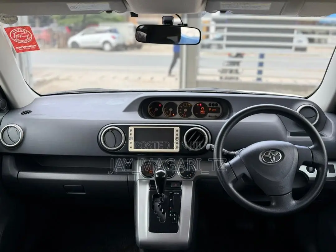Toyota Corolla Rumion 2011 White