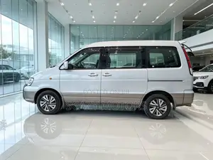 Toyota Noah 2004 White
