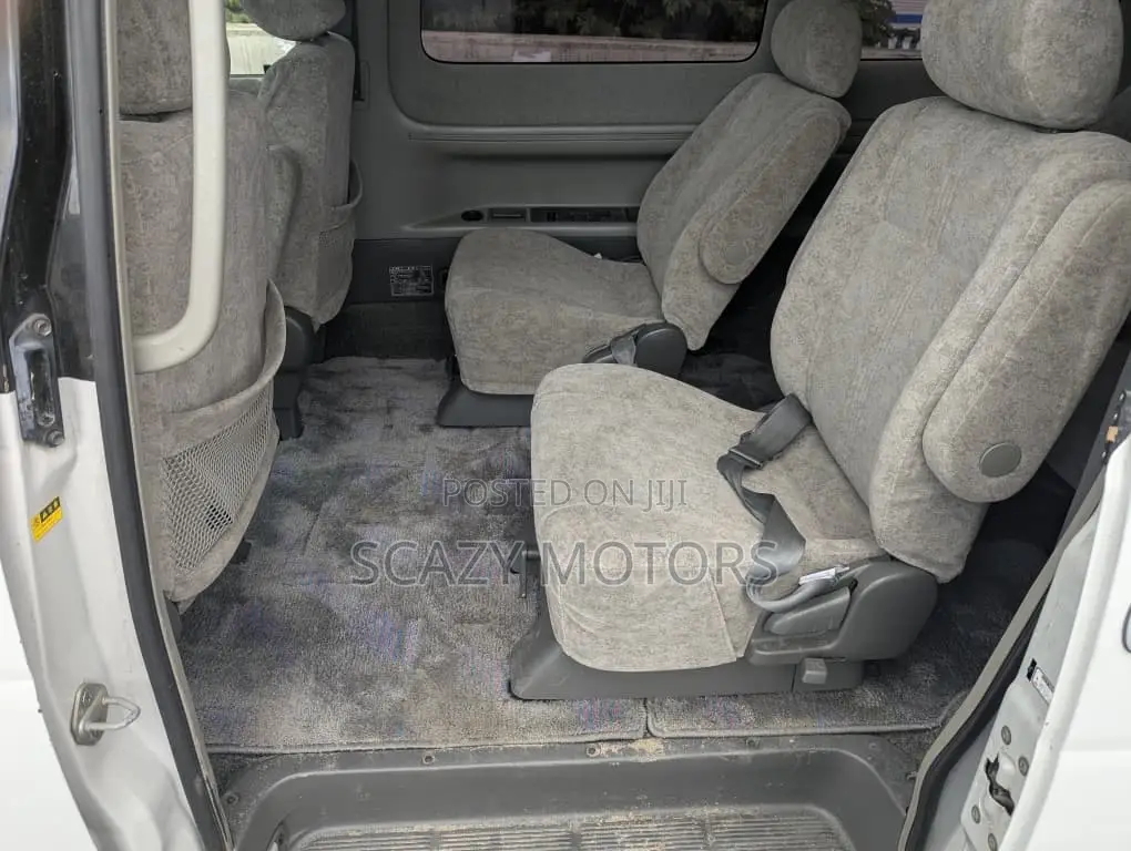 Toyota Noah 2004 White