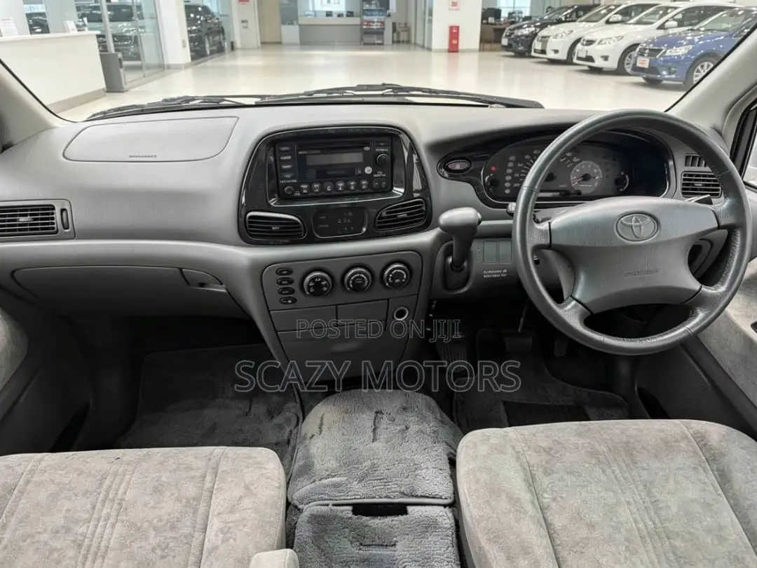 Toyota Noah 2004 White