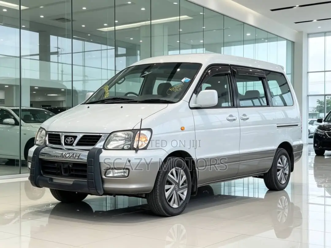 Toyota Noah 2004 White