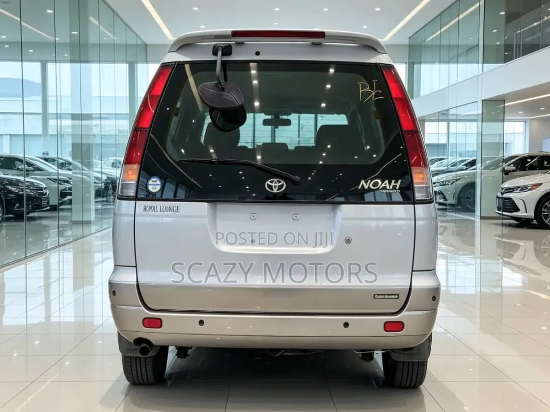 Toyota Noah 2004 White