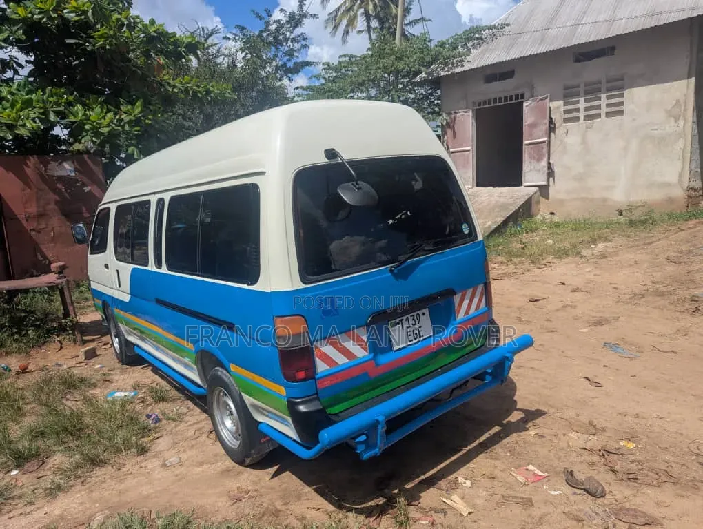 Toyota HiAce 2002 White