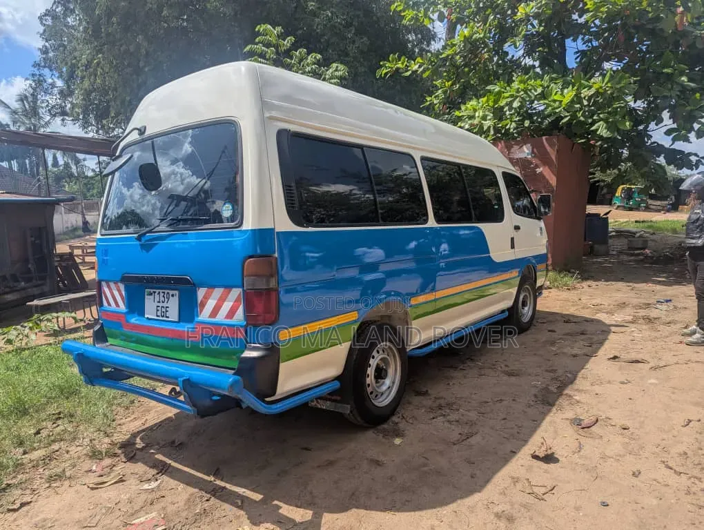 Toyota HiAce 2002 White