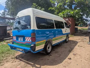 Toyota HiAce 2002 White