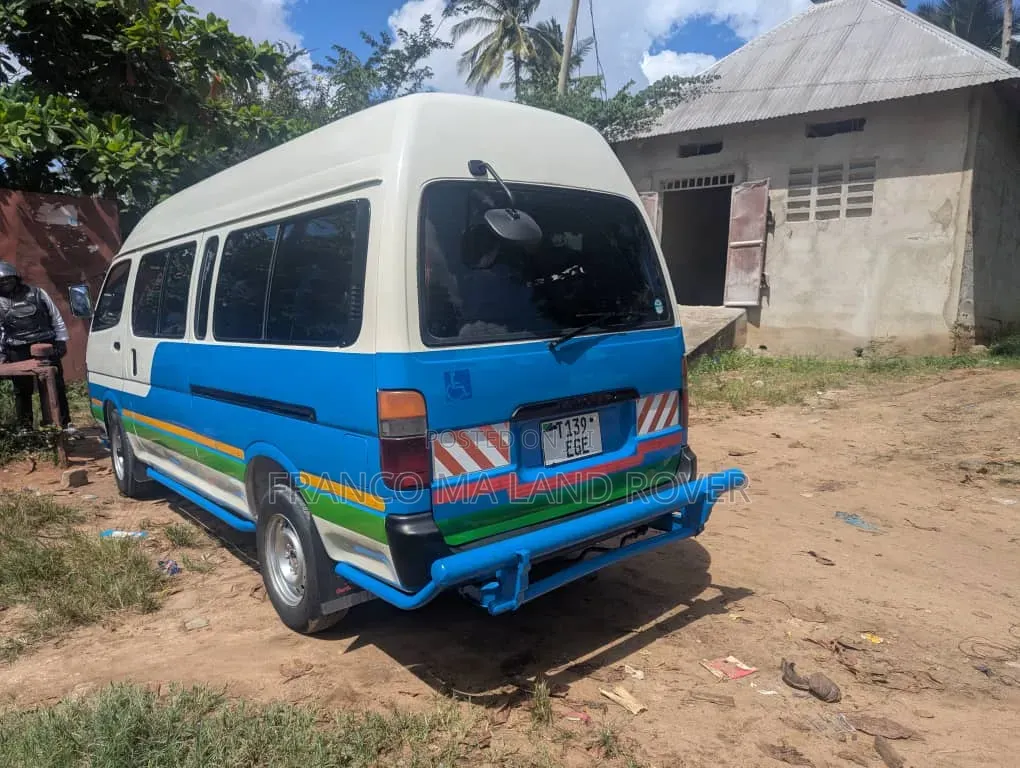 Toyota HiAce 2002 White