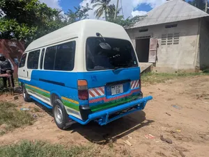 Toyota HiAce 2002 White