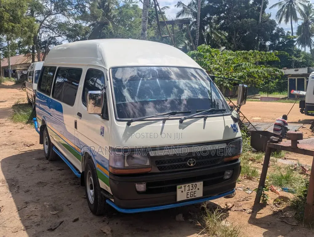 Toyota HiAce 2002 White
