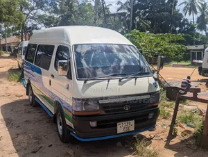 Toyota HiAce 2002 White